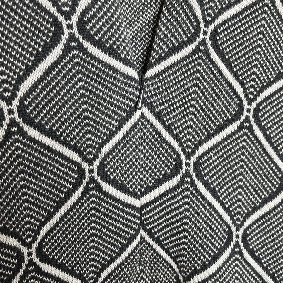 J McLaughlin Geometric 1/2 Zip Pullover Tunic Sweater Dark Gray Womens Small - Picture 5 of 8
